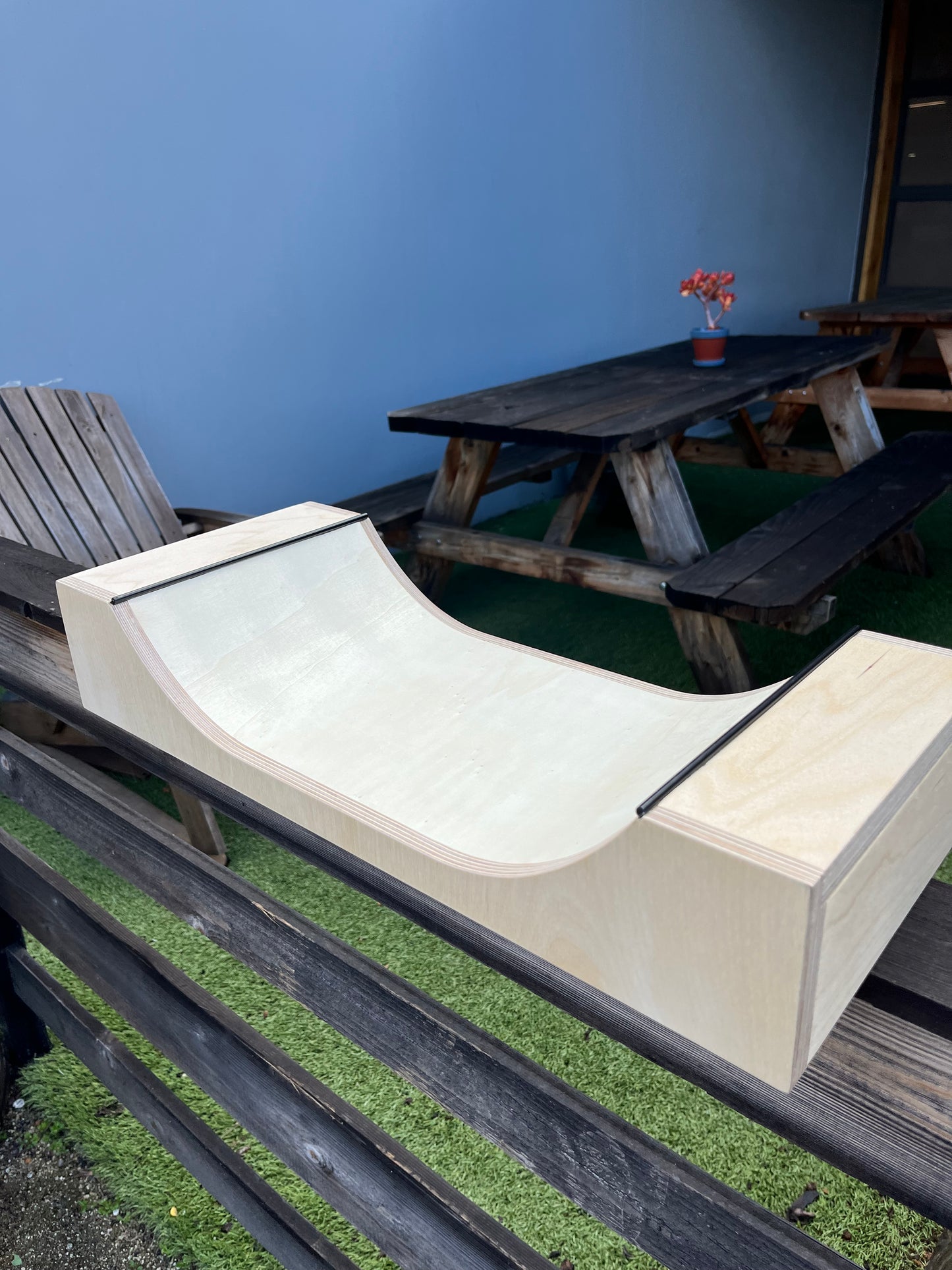 mini mini fingerboard ramp/shelf