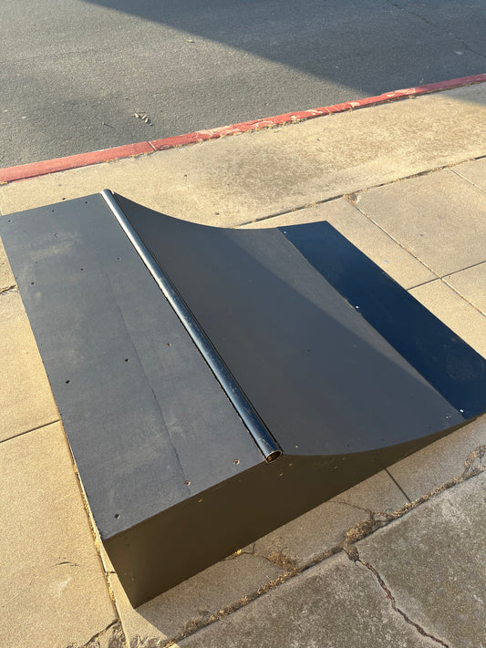 Mini Quarter Pipe  (free shipping)